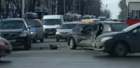 Авария парализовала движение в центре Кишинева.