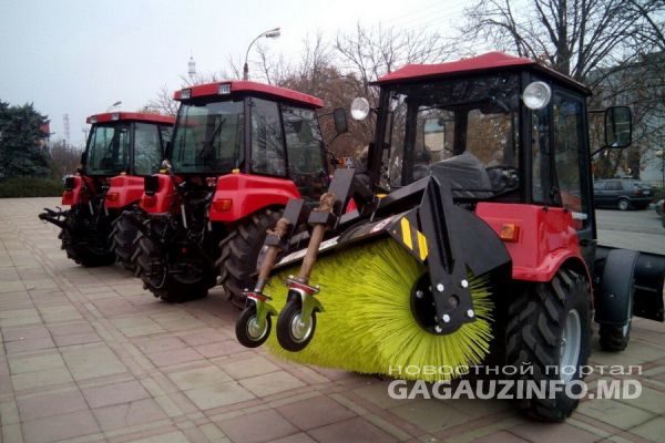 Два трактора уже были куплены примэрией села Копчак для коммунальных нужд.
