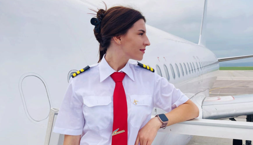 Первой женщине-пилоту в Молдове 23 года: она 2 месяца работает по профессии.