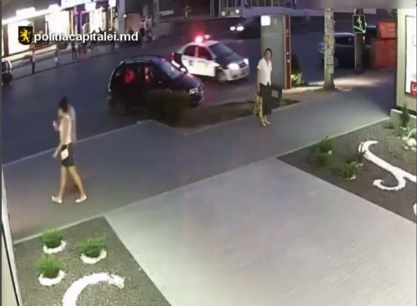Мужчина сорвал с шеи девушки цепочку стоимостью 14 тысяч леев.