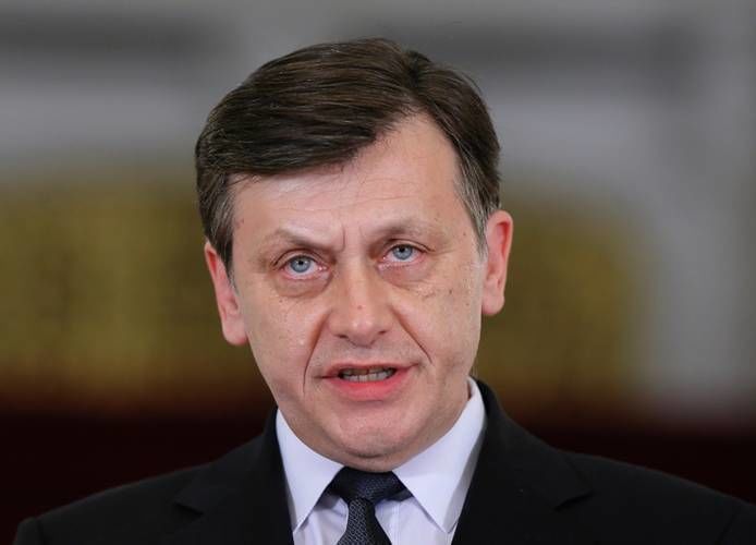 Crin Antonescu a câştigat într-o manieră zdrobitoare un al doilea mandat de preşedinte al liberalilor.