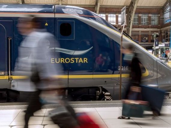 Guvernul britanic vinde participatia de 40% detinuta la Eurostar, compania care opereaza trenurile de mare viteza prin tunelul de sub Canalul Manecii.