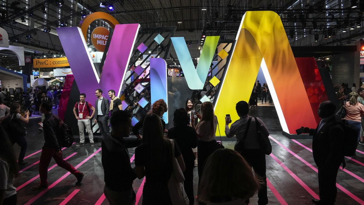 Тысячи стартапов привезли свои разработки на парижский форум VivaTech.
