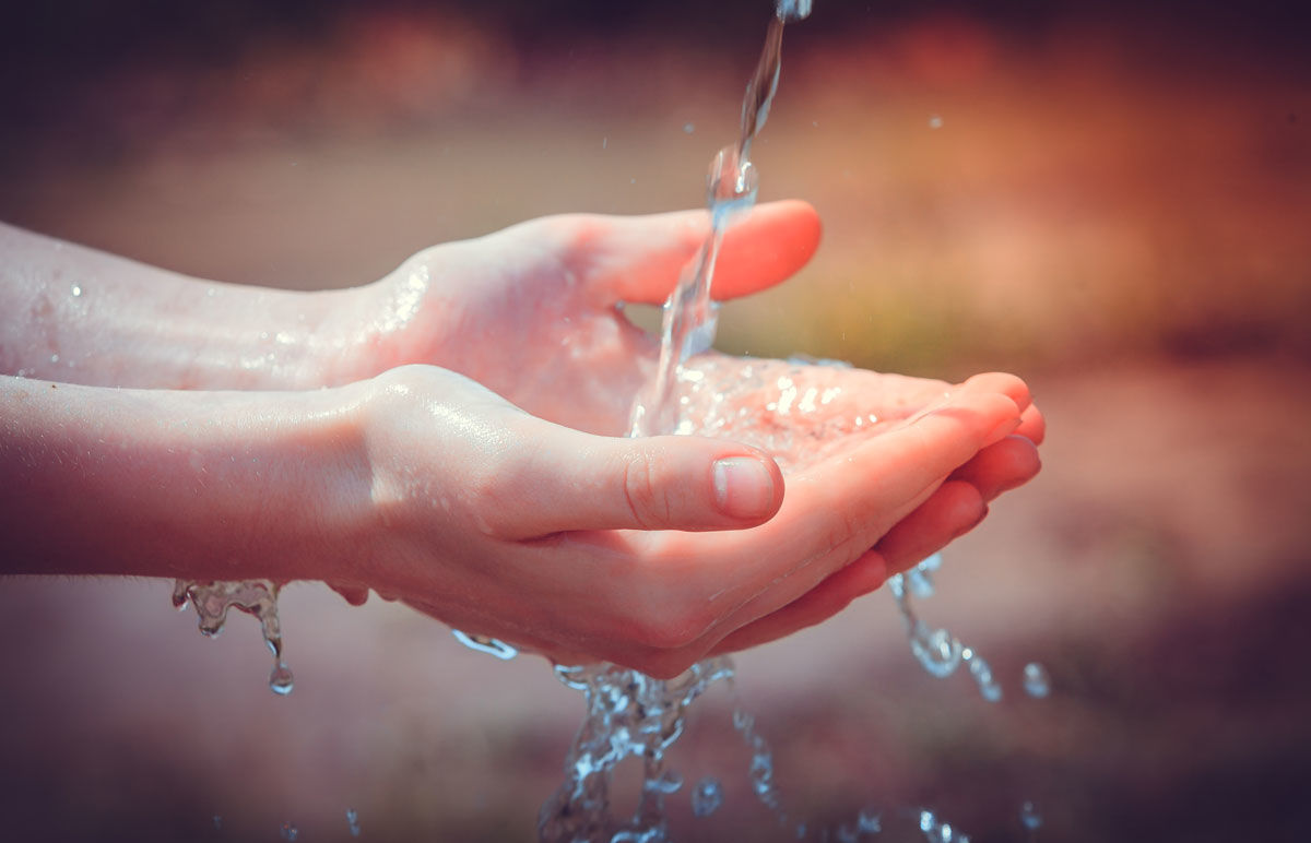 Более 1 миллиона человек не подключены к системе водоснабжения и канализации.