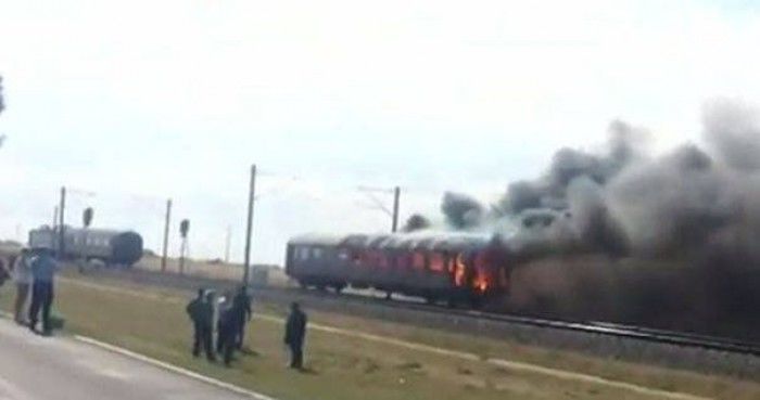 Un tren cu zeci de călători a luat foc în România. Foto: evz.ro