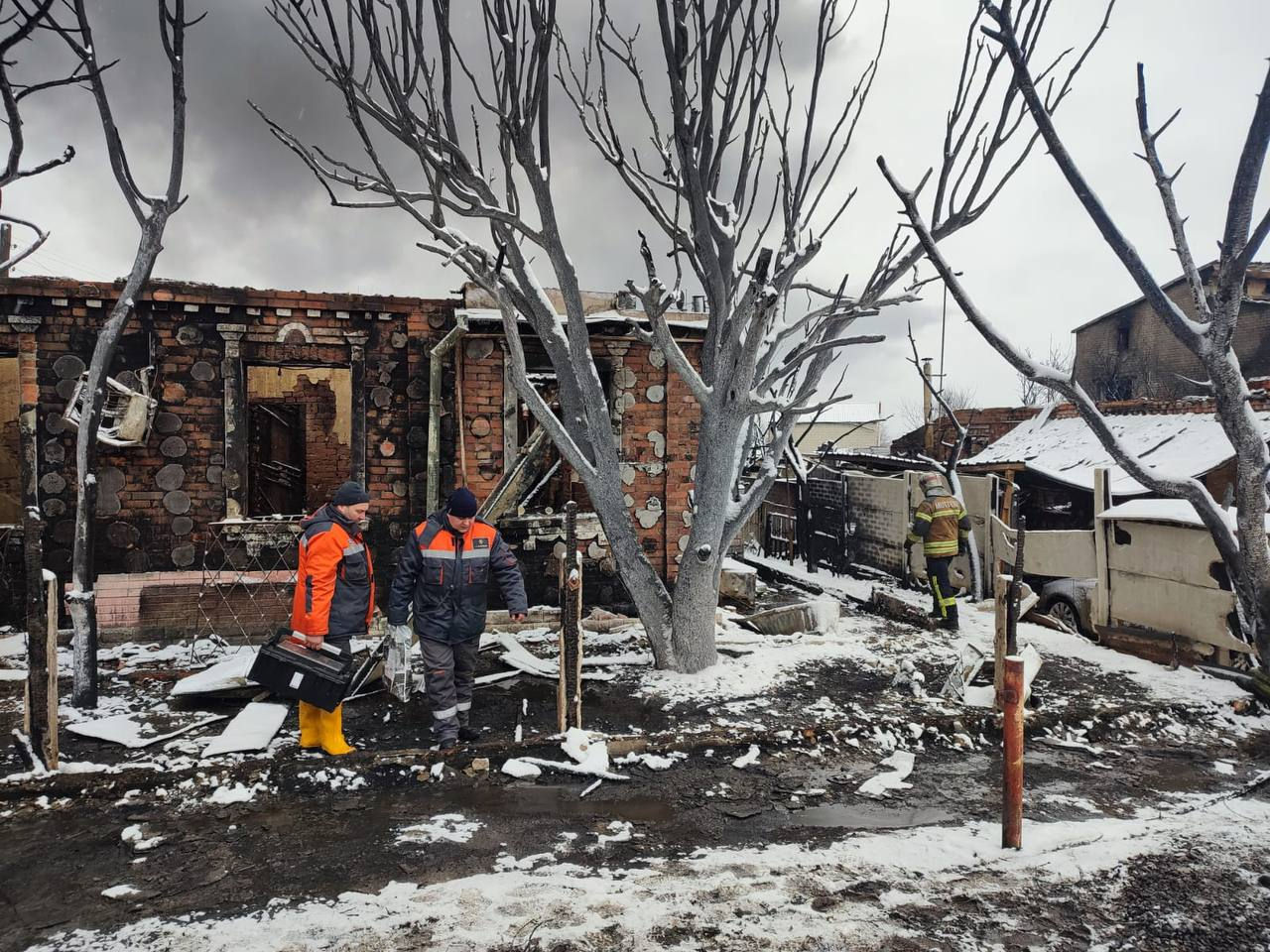 В Харькове в одном из сгоревших при атаке РФ домов погибла целая семья