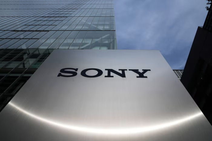 Sony выкупает права на песни Леонарда Коэна, Blondie, Бибера и других.