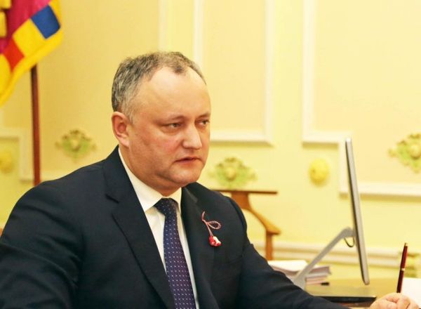 Cum a decis Dodon să felicite femeile de la ţară: Pe facebook. Foto: protv.md