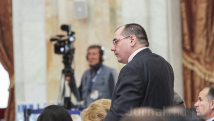 Totodată, PCRM a cerut să fie reluată activitatea comisiei de anchetă cu privire la vânzările de armament din 2011.