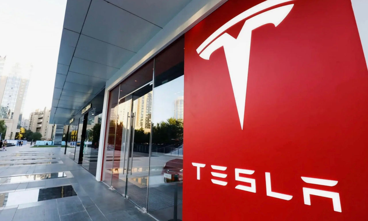 Tesla потеряла 30% продаж в Европе за месяц, пока рынок электрокаров взлетает.