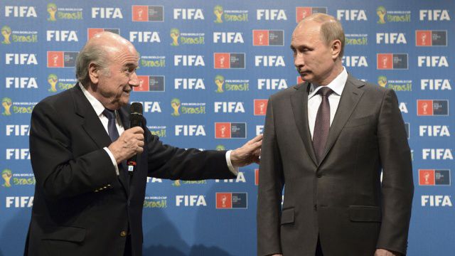 Коррупционный скандал в ФИФА, частью которого стало дело против Блаттера, тянется с мая 2015 года.