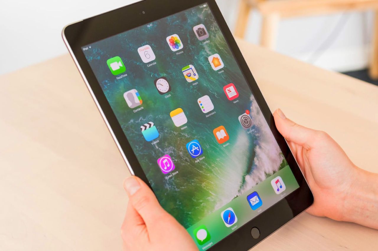 Noul iPad de 9.7 inci oferă suport pentru Apple Pencil.