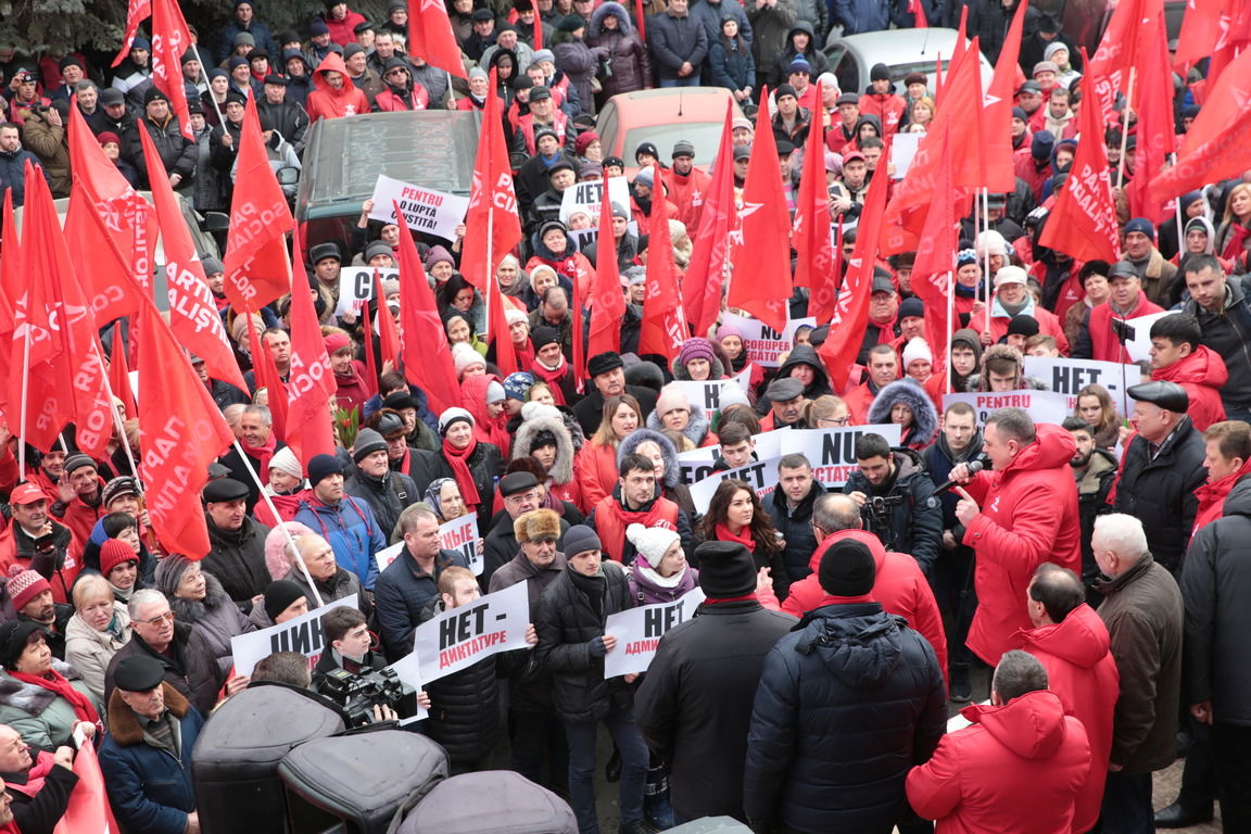 Тысячи сторонников ПСРМ встали на защиту всенародной партии. 