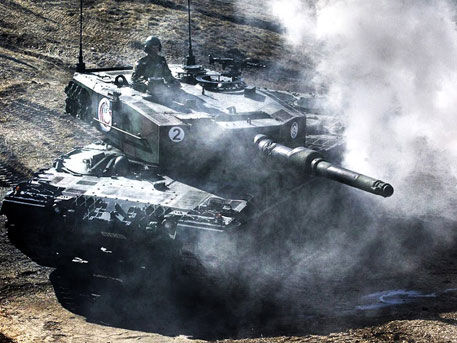 Известно, что техника движется с сопровождением. Фото: otukeneasikbirasena.tumblr.com