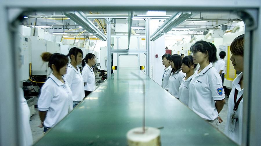 Американская корпорация Apple приостановила выпуск iPhone на две недели на своем заводе в Китае.