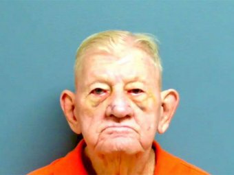 97-летний пенсионер убил свою 30-летнюю внучку.