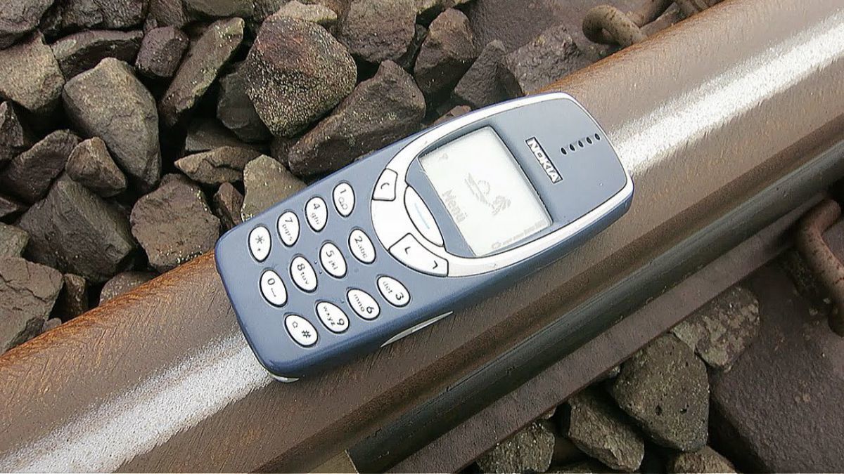 Nokia va relansa 3310, cel mai iubit şi mai probabil cel mai rezistent telefon din historie. 