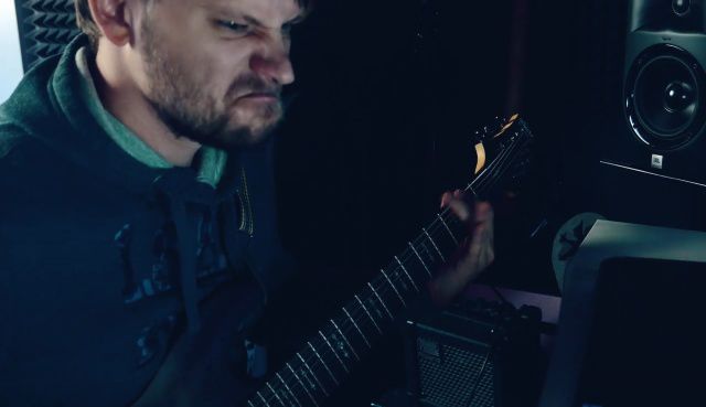Piesa ”Eroina”, transformată în variantă metal de un chitarist din Moldova.  Foto: Captură video YouTube