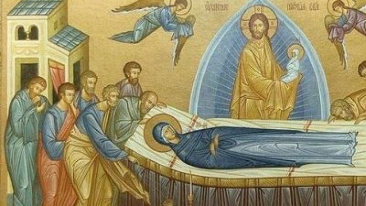 Во всех церквях сегодня проходят богослужения, а в некоторых селах и городах отмечают храмовый праздник.
