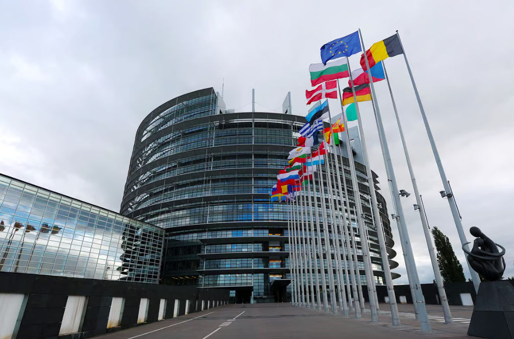 Более 550 сотрудников Европарламента заявили о травле на работе.