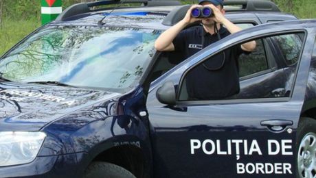 Doi moldoveni, documentaţi de poliţiştii de frontieră. Foto: border.gov.md
