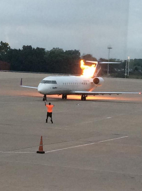 La un pas de tragedie: Un avion de pasageri a luat foc pe un aeroport din SUA