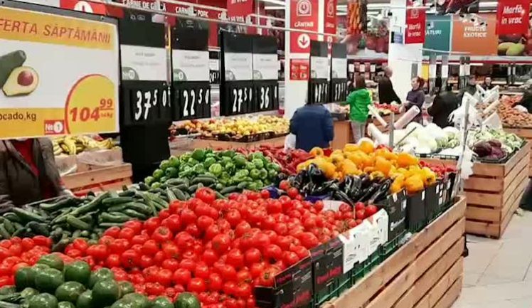 Цены на некоторые фрукты и овощи в столичных магазинах заметно выросли.