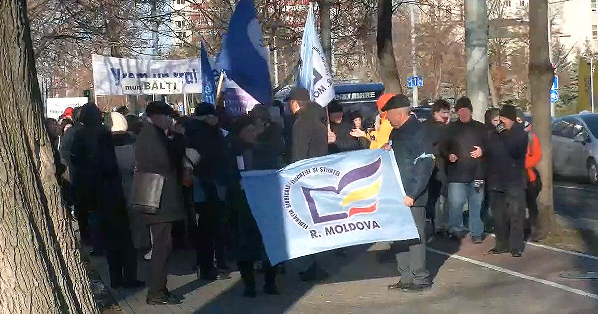 Sindicatele protestează și cer majorarea salariilor pentru profesori: Vrem salarii decente.