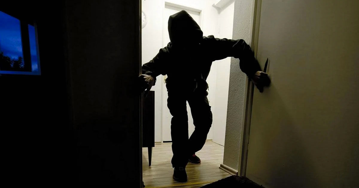 O bătrână de 75 de ani, jefuită de doi indivizi mascați la Criuleni.