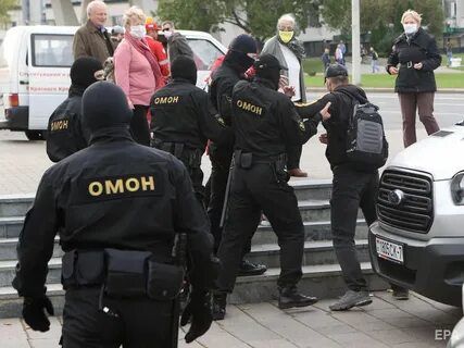 Правозащитники заявили о более 300 заведенных дел против протестующих в Беларуси.