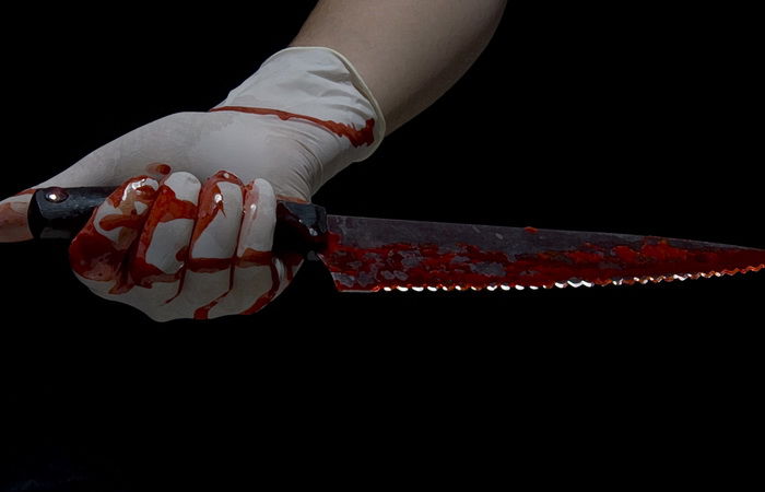 Şi-a înjunghiat concubina şi l-a tăiat la gât pe fiul ei de nouă ani. Foto: crimetime.ro