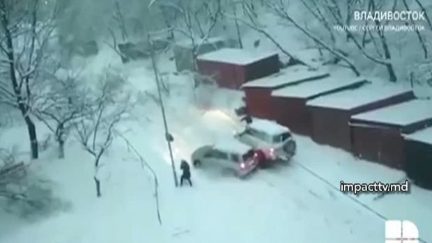 Record de accidente după prima zi de ninsoare. 