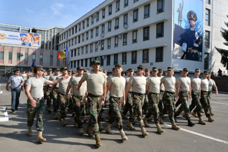 Горган: В воинских частях проводится отбор солдат для участия в параде.