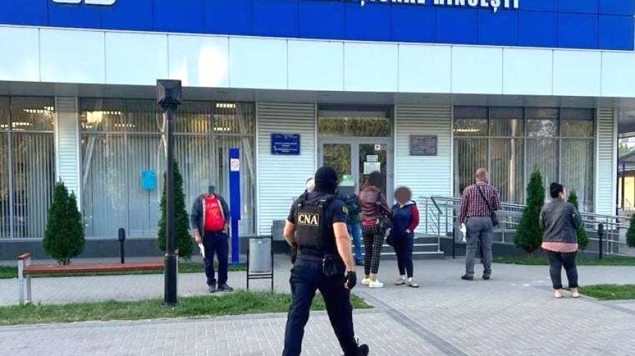 В Хынчештах раскрыли коррупционную схему приобретения водительских прав.