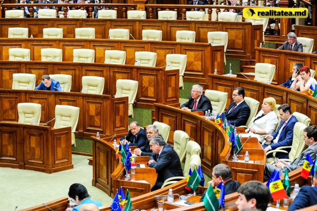 Tradițional, cele mai multe absențe le-au avut deputații PCRM, care au acumulat în total 124 de lipse.