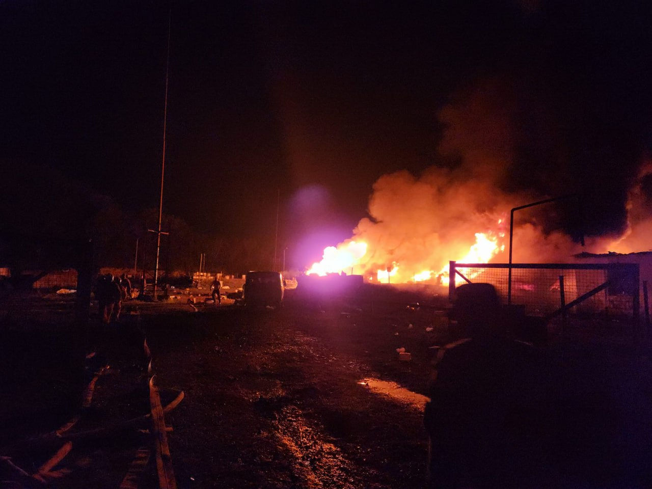 Более 200 человек пострадали при взрыве на заправке рядом со Степанакертом.