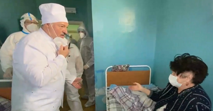 Лукашенко снял маску в красной зоне для подтверждения, что он не двойник.