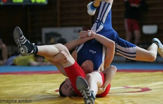 В весовой категории до 61 килограмма Ешану дебютировал поражением.