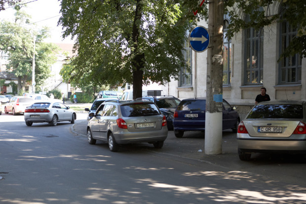 În centrul istoric al Capitalei ar putea fi amenajate aproximativ 2.000 de locuri de parcare cu plată.