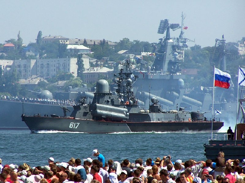 Первые подводные лодки и боевые корабли новой постройки войдут в состав флота на рубеже 2014-2015 годов.  Фото: topwar.ru
