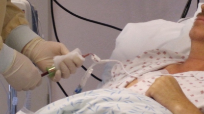 Врачи говорят, что мужчина не прошёл вакцинацию, а гриппом заболел в стране, так как за границу не выезжал.