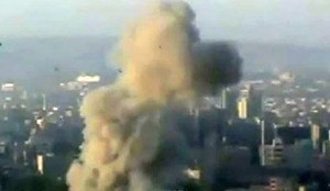 După explozia unui proiectil, militanţii au văzut un fum galben.