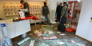 Dacă vor fi găsiţi vinovaţi, tinerii riscă închisoare pe un termen de până la 4 ani.