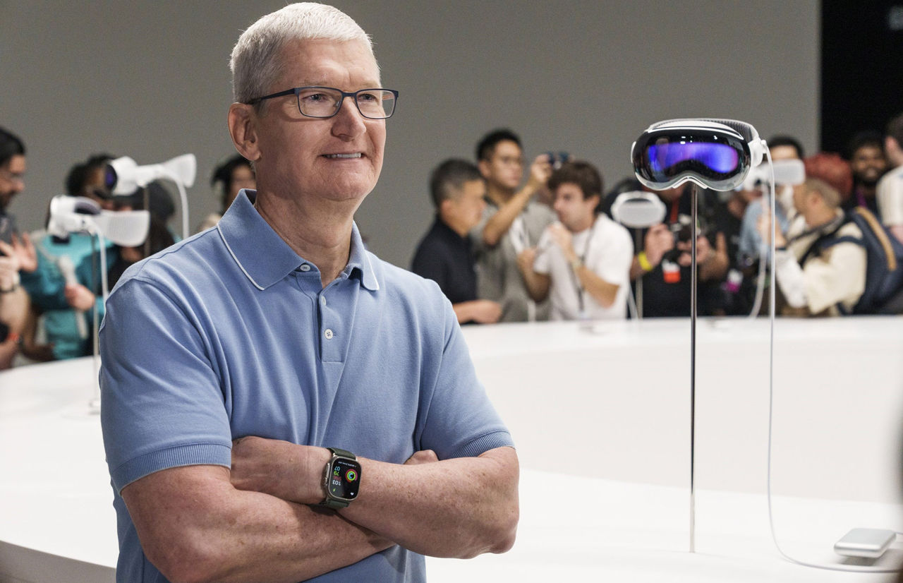 Продажи шлема смешанной реальности Apple Vision Pro начнутся в США со 2 февраля.