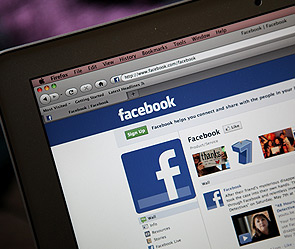  Facebook ввел ограничения, согласно которым пользователи смогут рассылать различные приглашения широкому кругу друзей за плату по следующему тарифу. Фото: Getty Images/Fotobank.ru