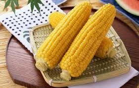 На рынках и улицах столицы разносится запах вареной кукурузы.