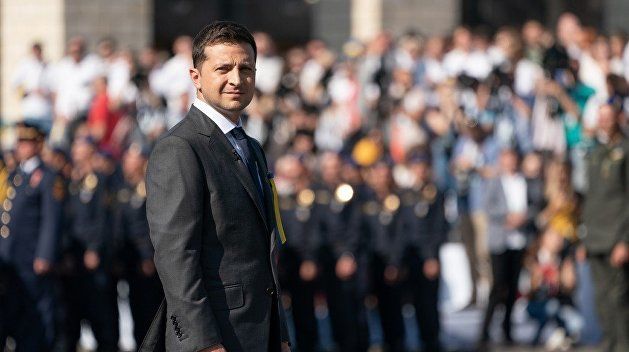 Кремль пригласит Зеленского в Москву на празднование 75-летия Победы.