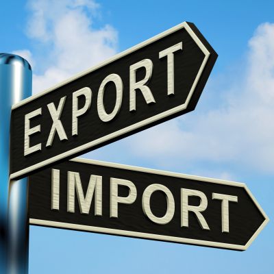 Exporturile s-au redus cu 15%, iar importurile cu 22%, în șase luni. Foto: bbj.hu