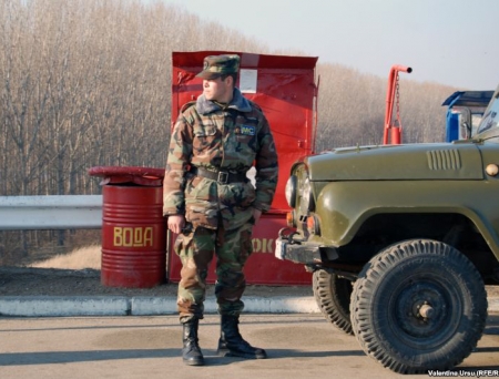  Beleacov a condamnat acţiunile poliţiei moldoveneşti, afirmând că aceasta nu este în drept să-i reţină pe pacificatori. Foto: trm.md