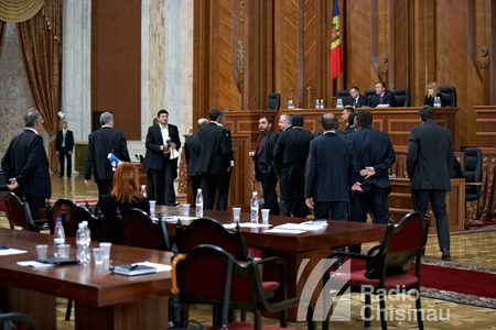 Părerea a fost împărtăşită şi de consilierul liberal Oleg Cernei, care s-a arătat convins că procedura de iniţiere a referendumului o să eşueze.